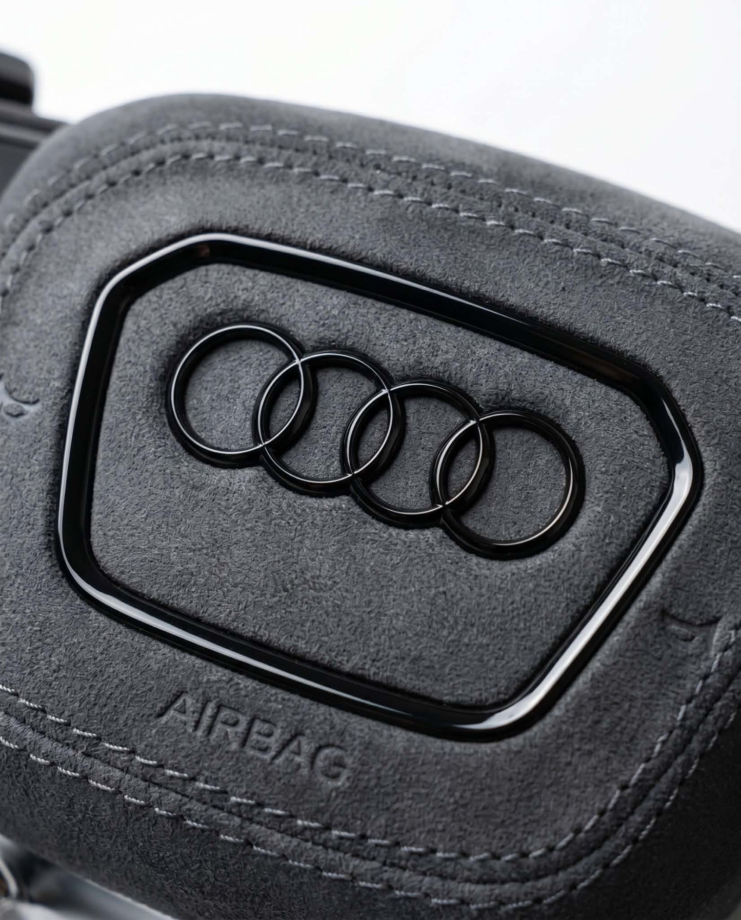 Sportlenkrad für Audi A3 S3 RS3, A4 S4 RS4, A5 S5 RS5, Q7 SQ7, Q8 SQ8 RSQ8 - Glänzend Carbon