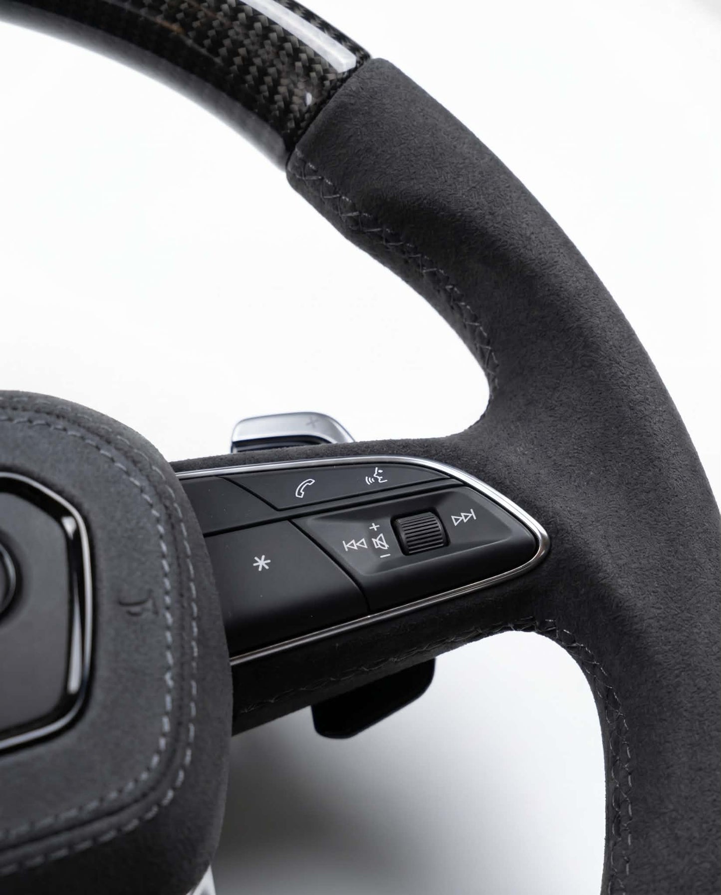 Sportlenkrad für Audi A3 S3 RS3, A4 S4 RS4, A5 S5 RS5, Q7 SQ7, Q8 SQ8 RSQ8 - Glänzend Carbon